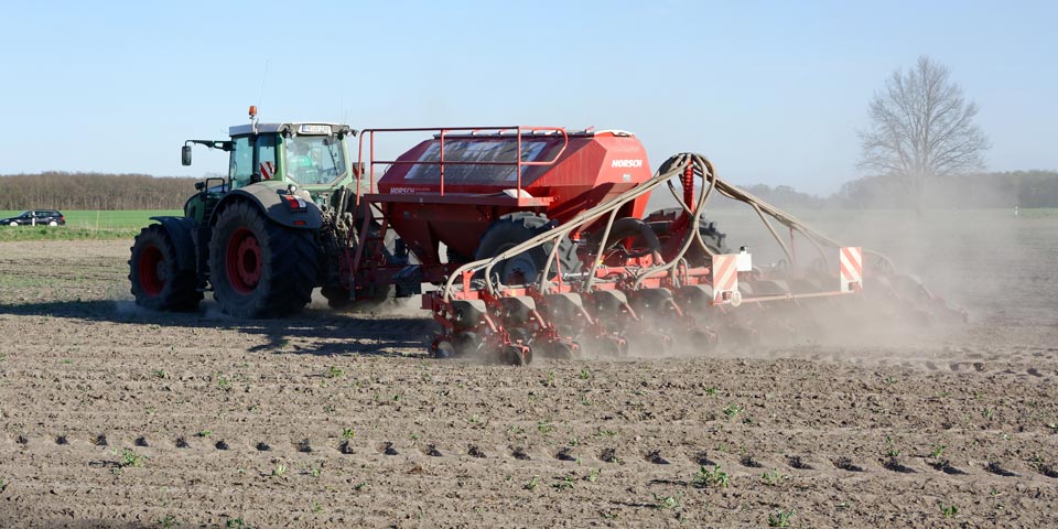 Fendt 936 mit 12-reihigem Maisleger von Horsch